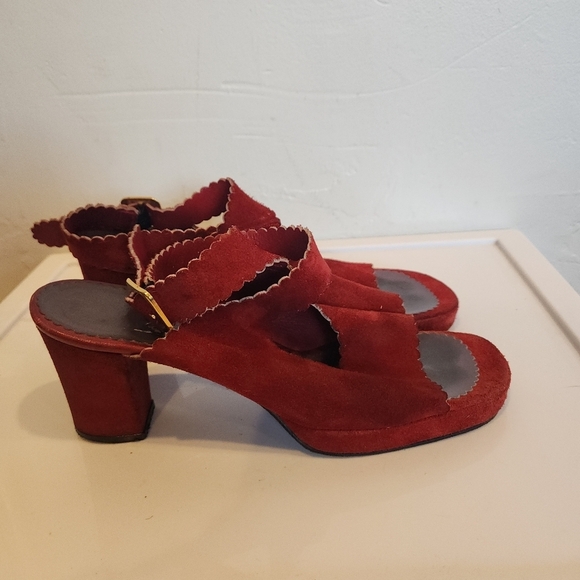 Vintage Margaret Jerrold scalloped red suede heels - Picture 4 of 6
